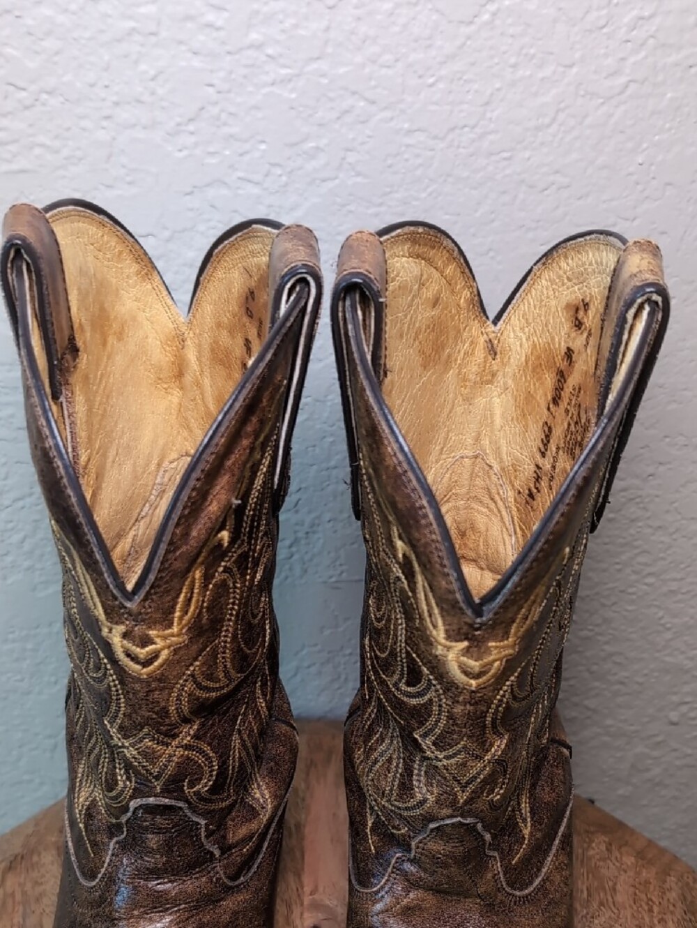 Tony Lama Classic Brown Embroidered Western Cowboy Boots - Picture 8 of 15